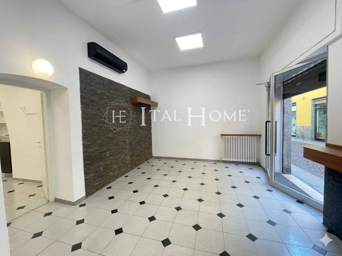 Locale commerciale In Affitto a Treviglio